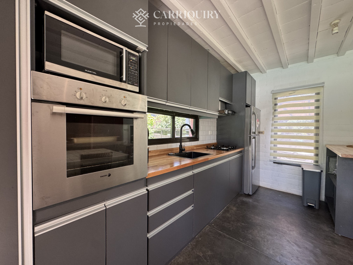 Casa ID.9274/Casa-en-alquiler-de-Anualde-4-dormitorios-en-Playa-Mansa--Punta-del-Este- - Casa 2 dormitorios en Playa Mansa, parrillero, piscina y jacuzzi.