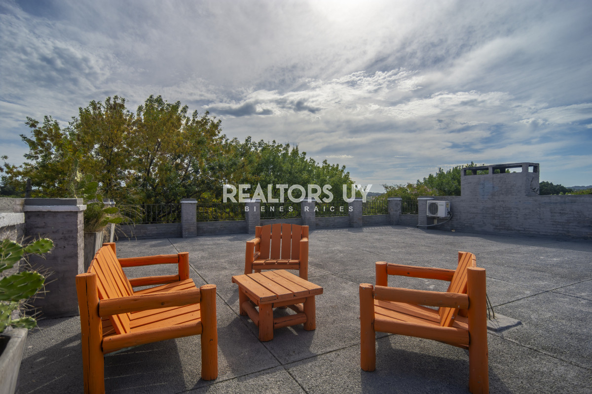 Casa ID.452 - HERMOSA CASA EN VENTA 3 DORMITORIOS+ CASA DE HUESPEDES PISCINA Y PARRILLERO