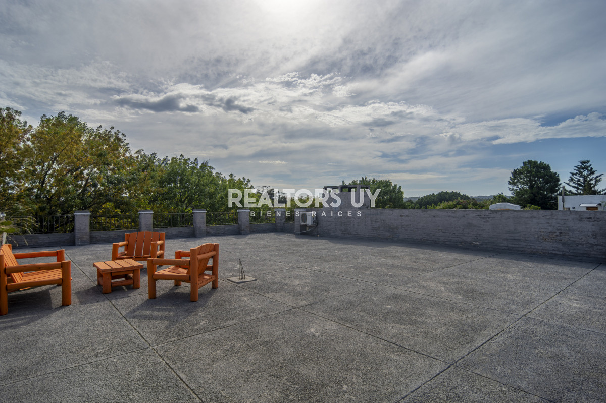 Casa ID.452 - HERMOSA CASA EN VENTA 3 DORMITORIOS+ CASA DE HUESPEDES PISCINA Y PARRILLERO