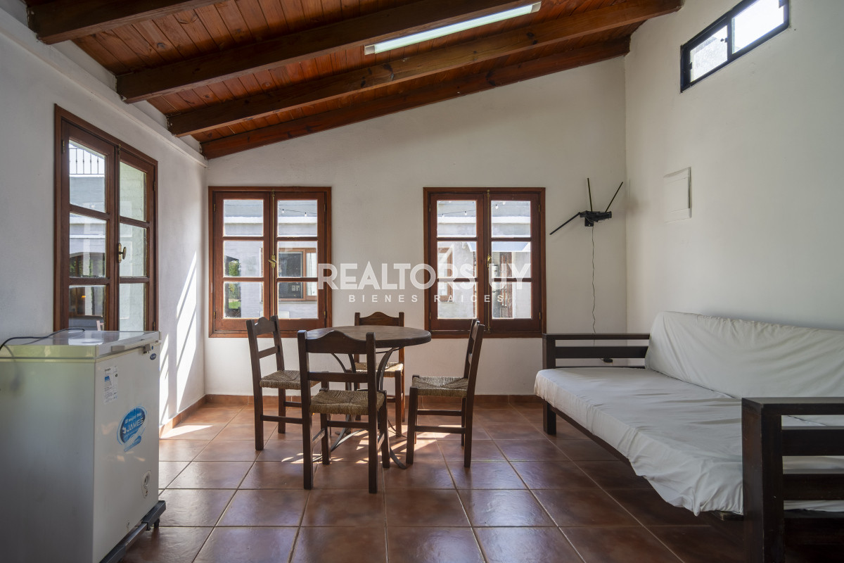 Casa ID.452 - HERMOSA CASA EN VENTA 3 DORMITORIOS+ CASA DE HUESPEDES PISCINA Y PARRILLERO