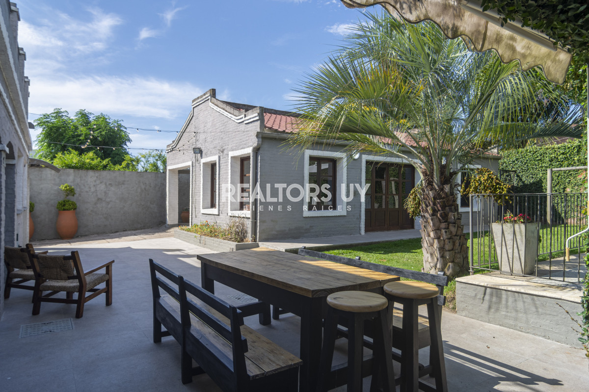 Casa ID.452 - HERMOSA CASA EN VENTA 3 DORMITORIOS+ CASA DE HUESPEDES PISCINA Y PARRILLERO