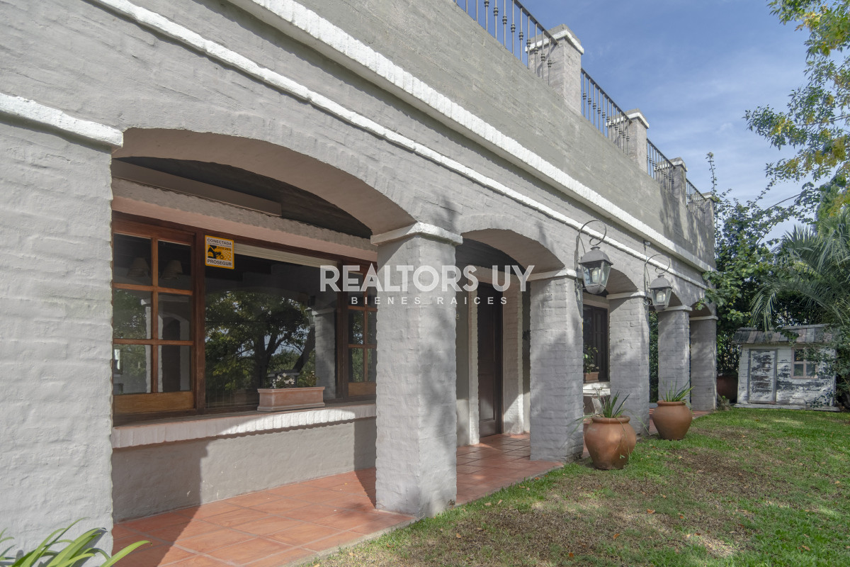 Casa ID.452 - HERMOSA CASA EN VENTA 3 DORMITORIOS+ CASA DE HUESPEDES PISCINA Y PARRILLERO