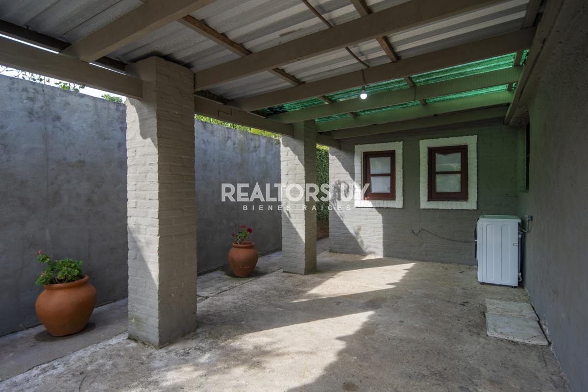 Casa ID.452 - HERMOSA CASA EN VENTA 3 DORMITORIOS+ CASA DE HUESPEDES PISCINA Y PARRILLERO