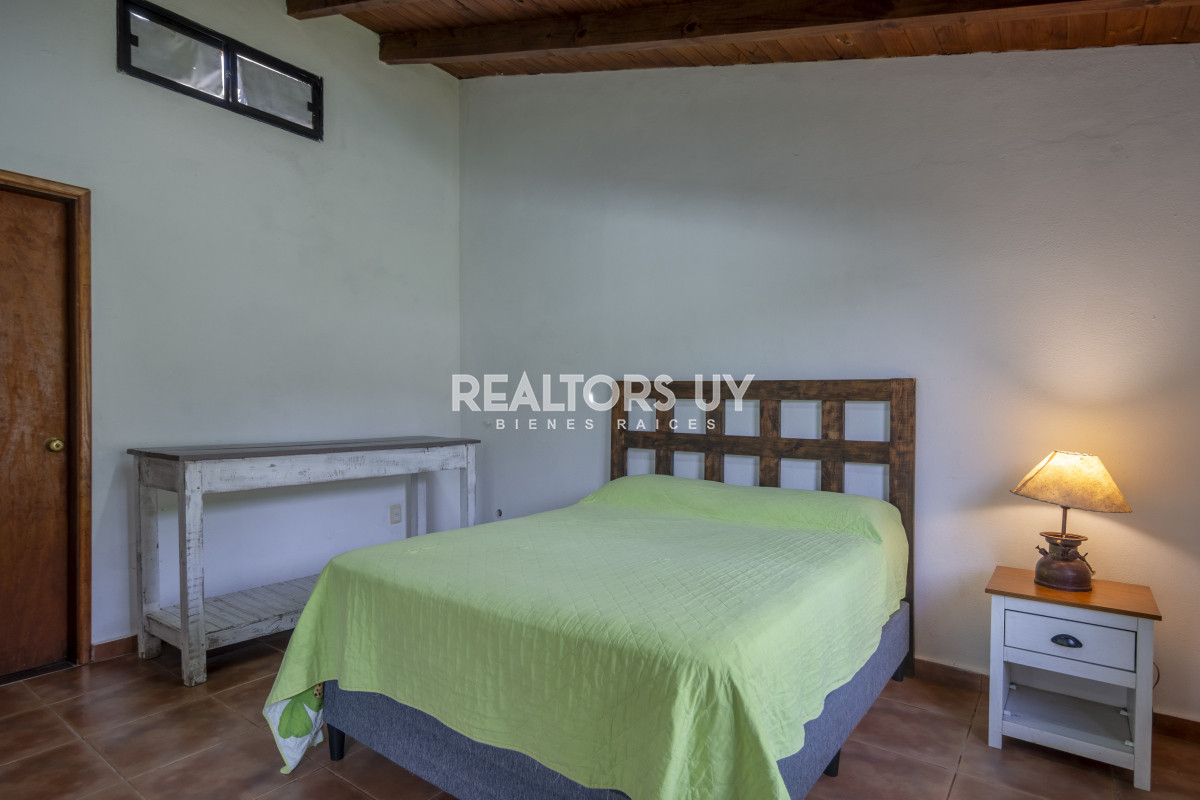 Casa ID.452 - HERMOSA CASA EN VENTA 3 DORMITORIOS+ CASA DE HUESPEDES PISCINA Y PARRILLERO