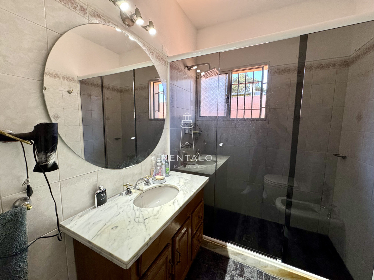 Casa ID.1318 - Chalet 4 dormitorios en alquiler temporal Punta del Este