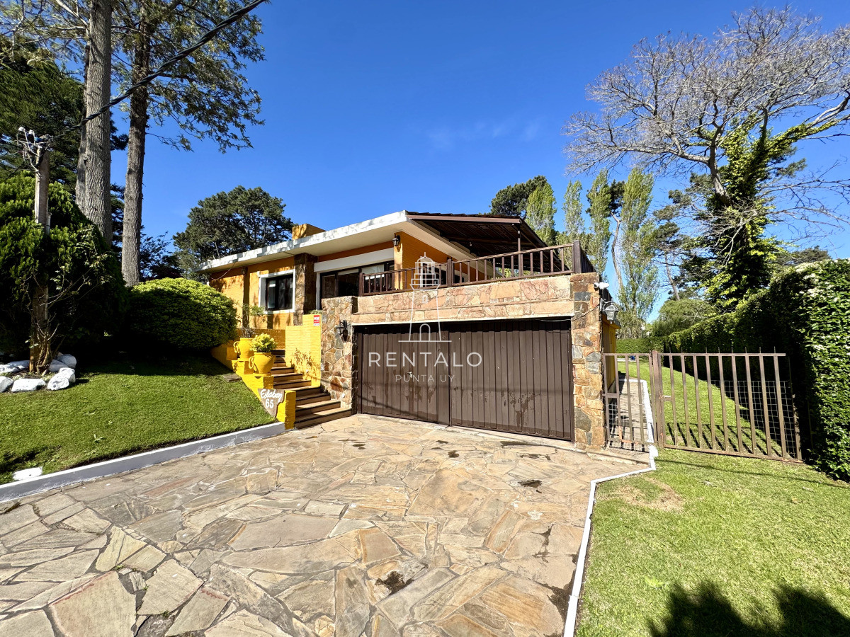 Casa ID.1318 - Chalet 4 dormitorios en alquiler temporal Punta del Este
