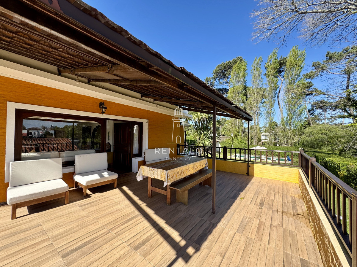 Casa ID.1318 - Chalet 4 dormitorios en alquiler temporal Punta del Este
