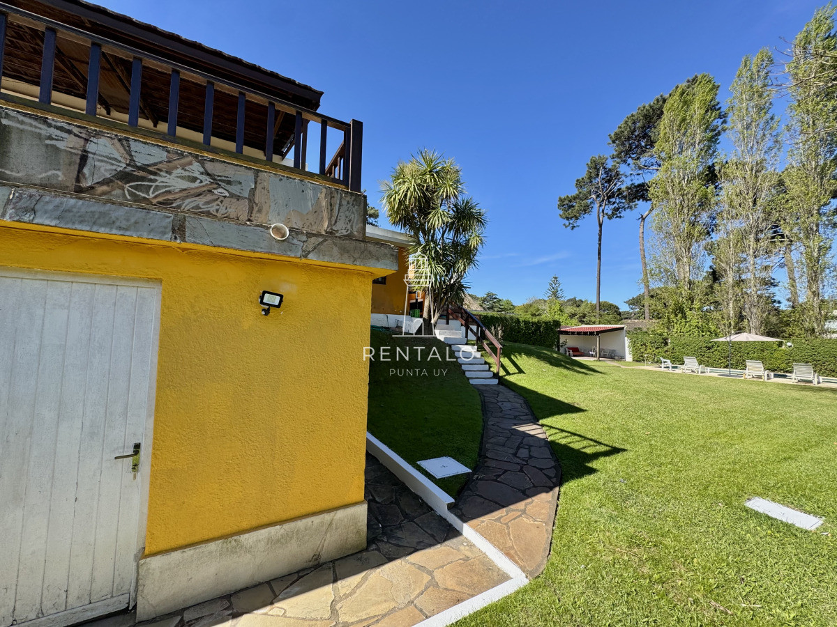 Casa ID.1318 - Chalet 4 dormitorios en alquiler temporal Punta del Este