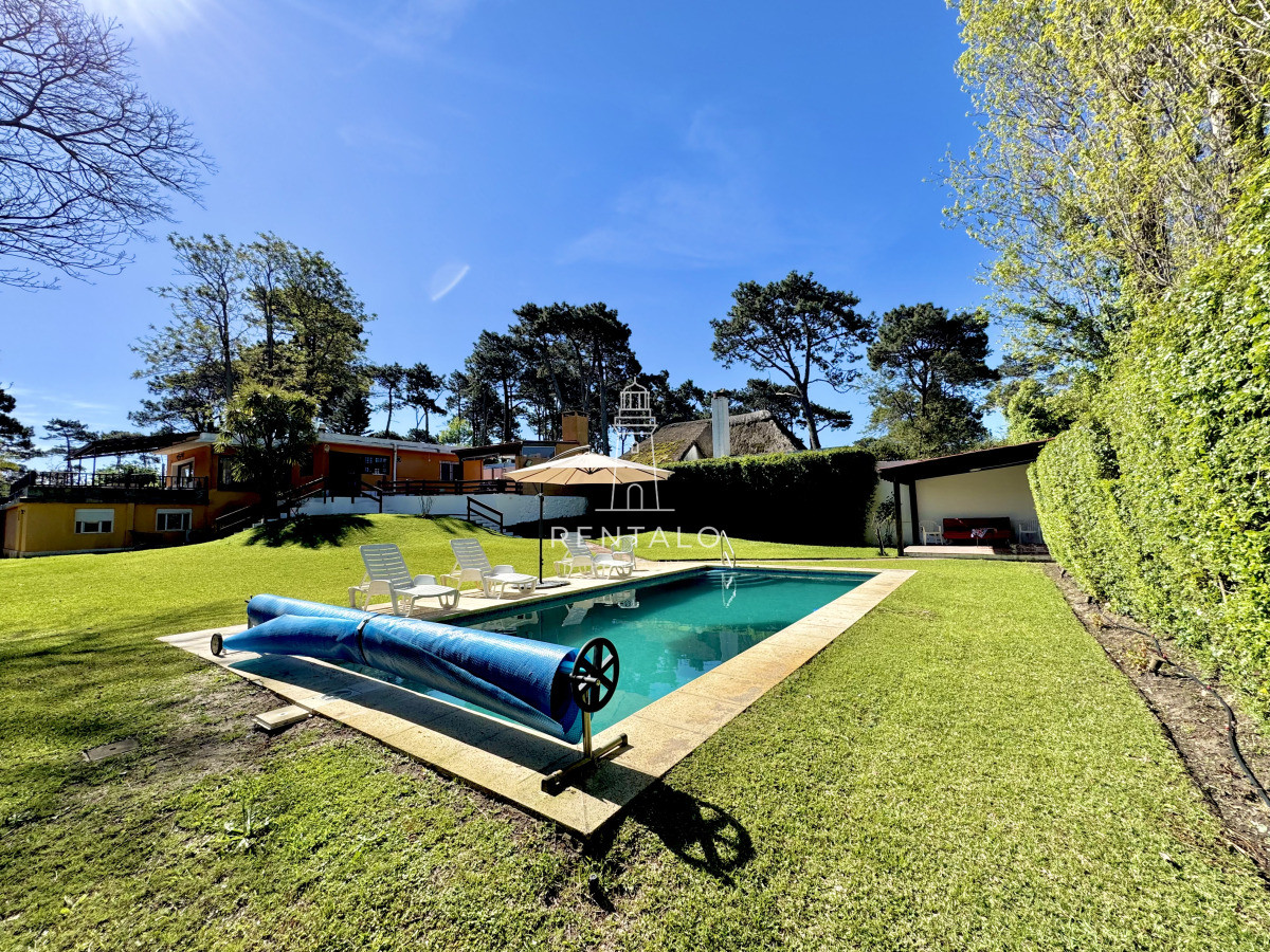 Casa ID.1318 - Chalet 4 dormitorios en alquiler temporal Punta del Este