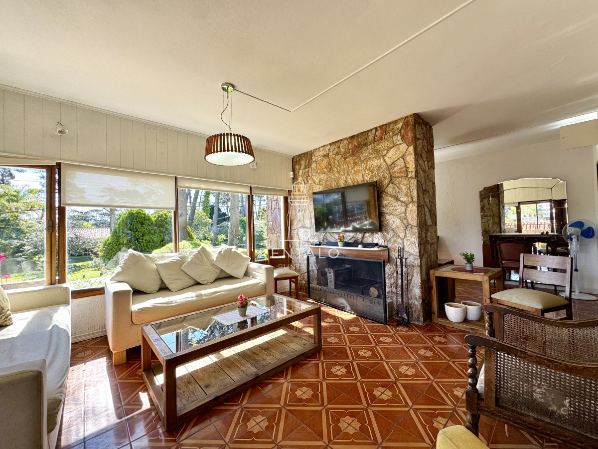 Casa ID.1318 - Chalet 4 dormitorios en alquiler temporal Punta del Este