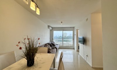 Depto 1 dormitorio con balcón zona Shopping Punta del Este