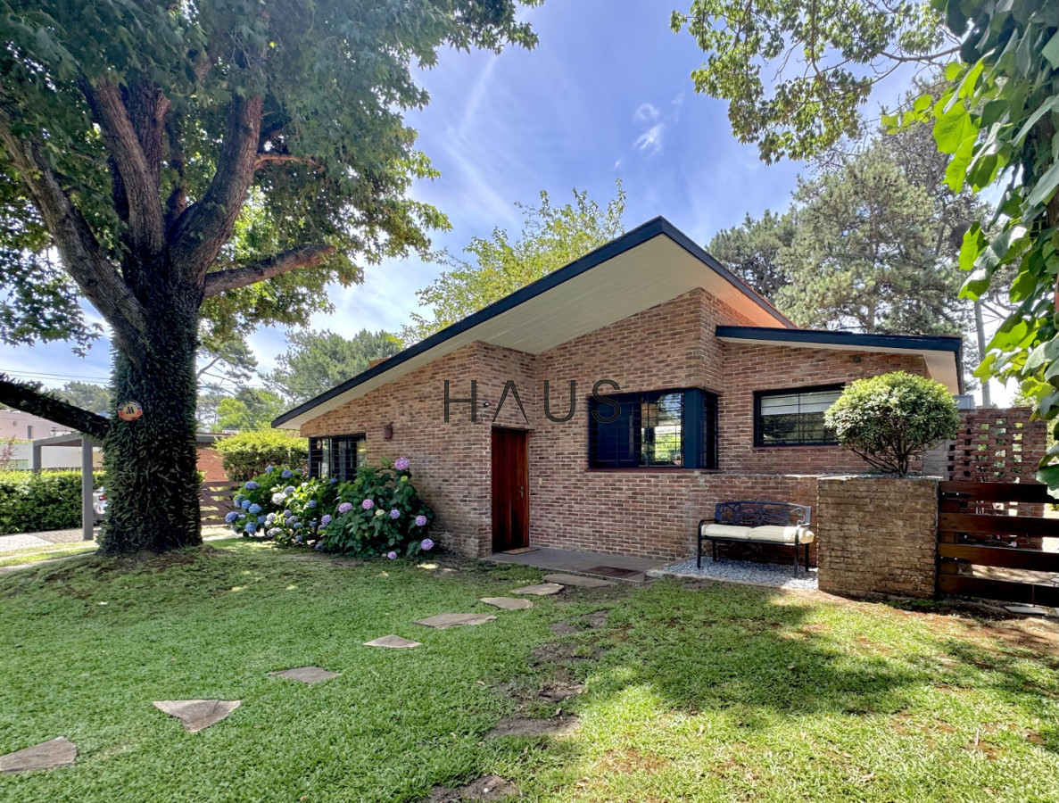 Casa ID.253 -  Tu Refugio Ideal en Pinares: A Pasos del Mar