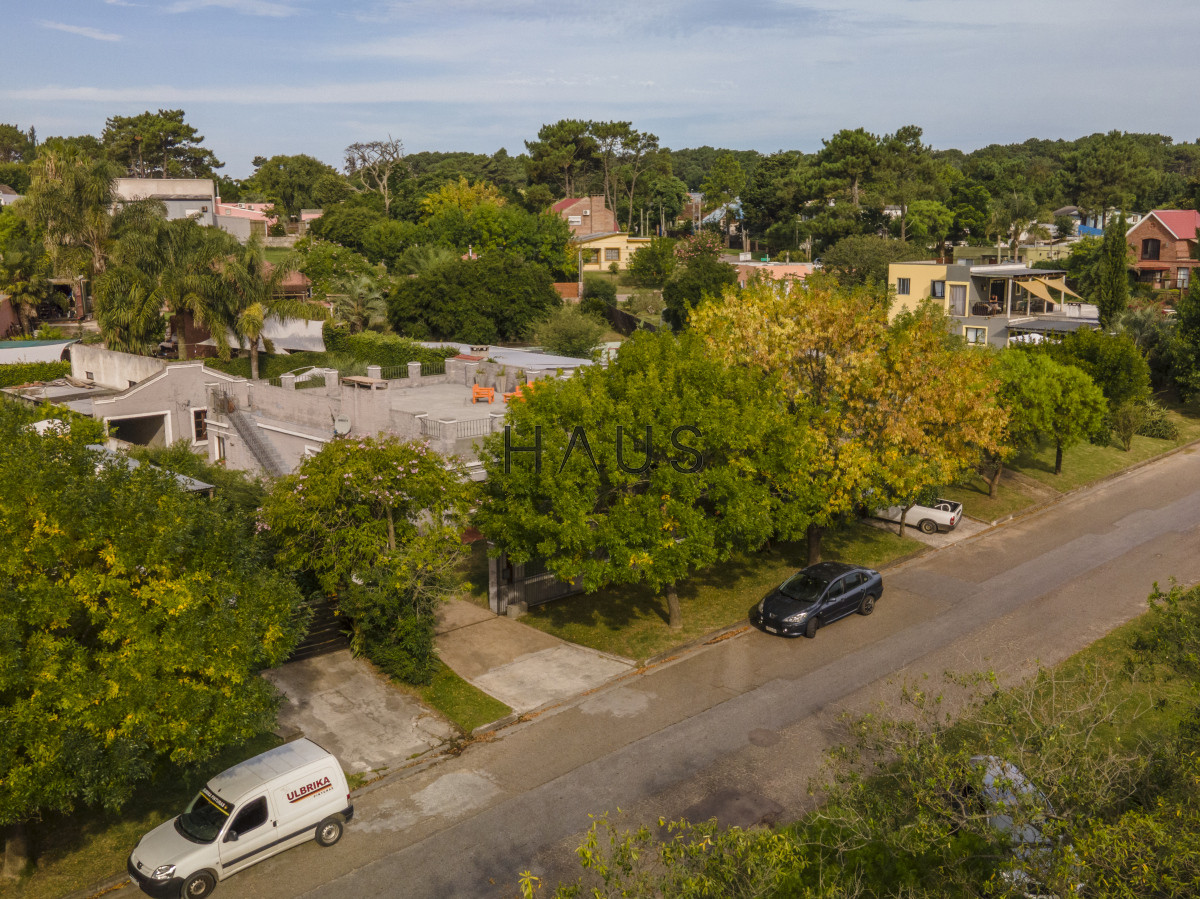Casa ID.53 - HERMOSA CASA EN VENTA 3 DORMITORIOS+ CASA DE HUESPEDES PISCINA Y PARRILLERO