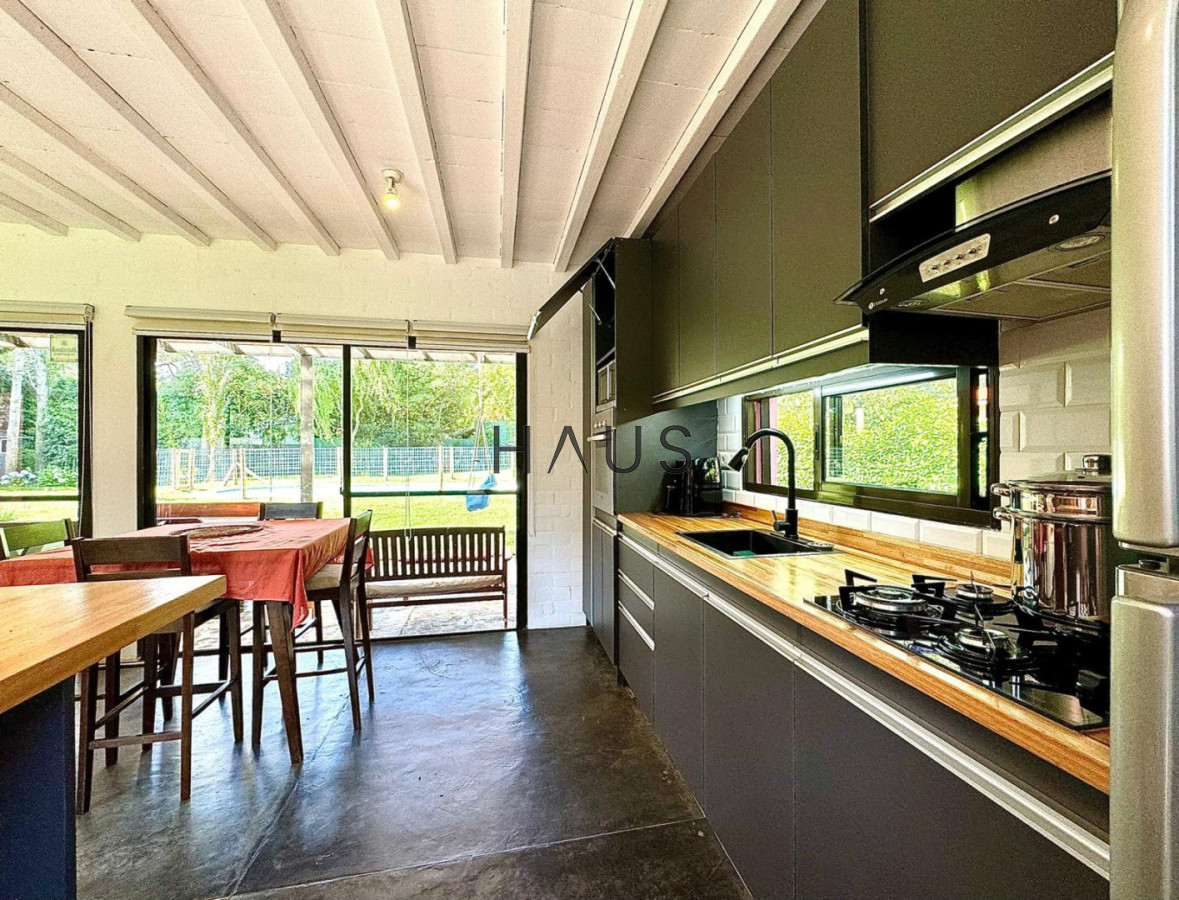 Casa ID.252 - Casa 2 dormitorios en Playa Mansa, parrillero, piscina y jacuzzi.