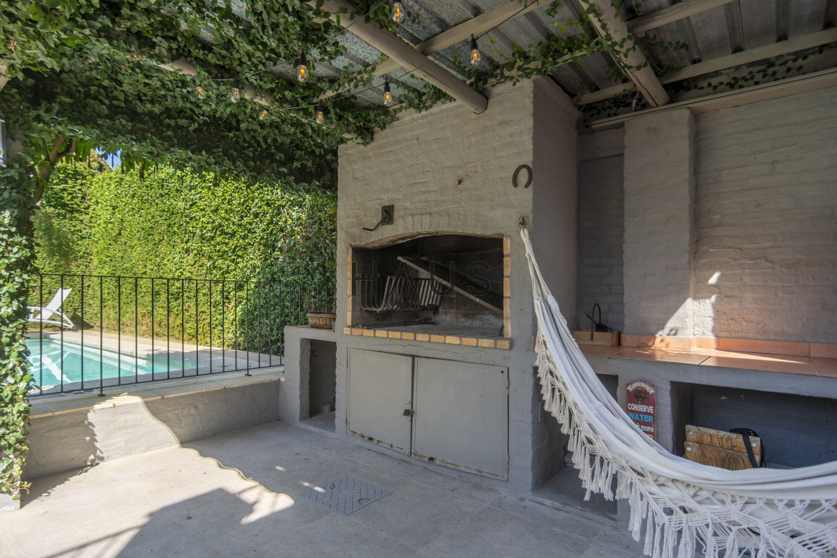 Casa ID.53 - HERMOSA CASA EN VENTA 3 DORMITORIOS+ CASA DE HUESPEDES PISCINA Y PARRILLERO