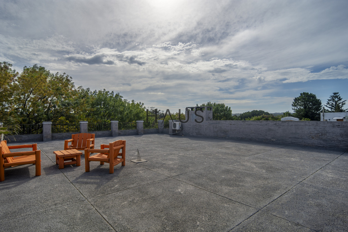 Casa ID.53 - HERMOSA CASA EN VENTA 3 DORMITORIOS+ CASA DE HUESPEDES PISCINA Y PARRILLERO