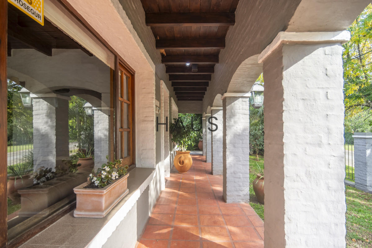 Casa ID.53 - HERMOSA CASA EN VENTA 3 DORMITORIOS+ CASA DE HUESPEDES PISCINA Y PARRILLERO