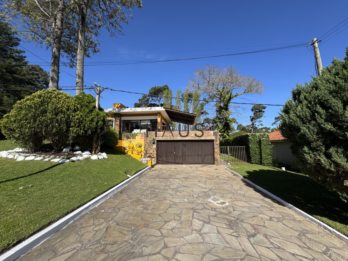 Casa ID.233 - Chalet 4 dormitorios en alquiler temporal Punta del Este