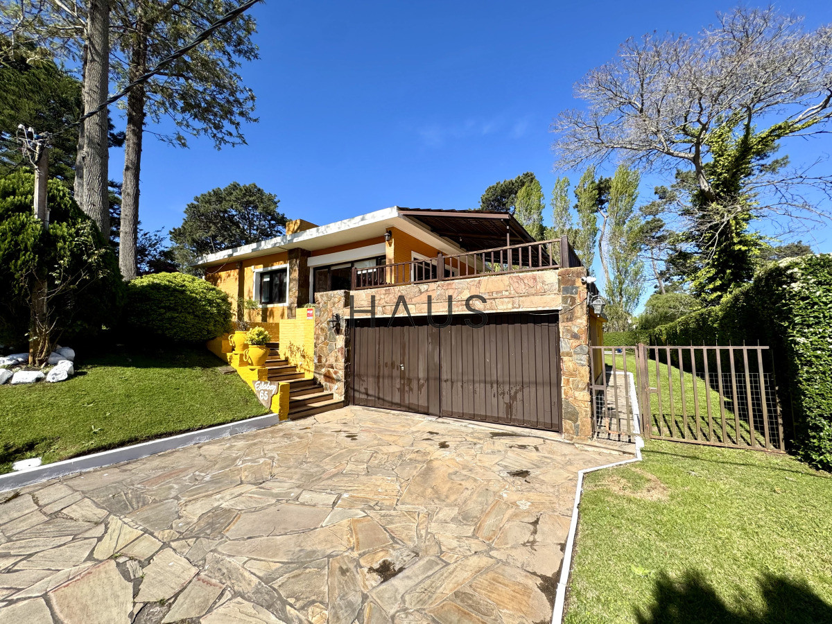 Casa ID.233 - Chalet 4 dormitorios en alquiler temporal Punta del Este