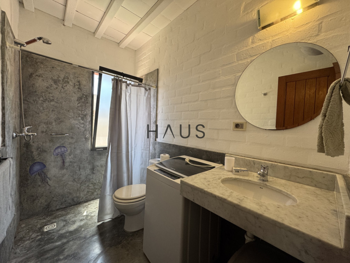 Casa ID.252 - Casa 2 dormitorios en Playa Mansa, parrillero, piscina y jacuzzi.