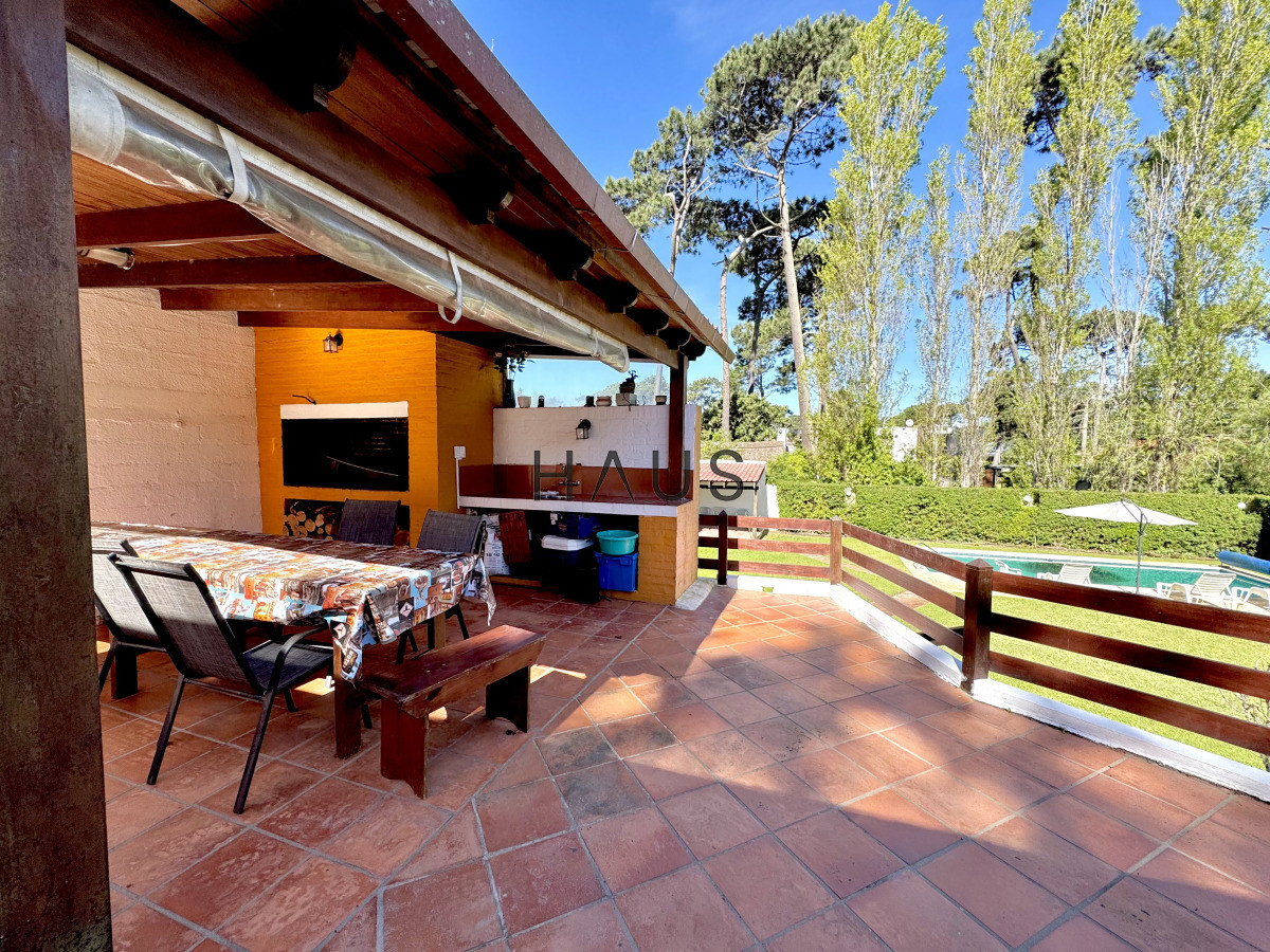 Casa ID.233 - Chalet 4 dormitorios en alquiler temporal Punta del Este