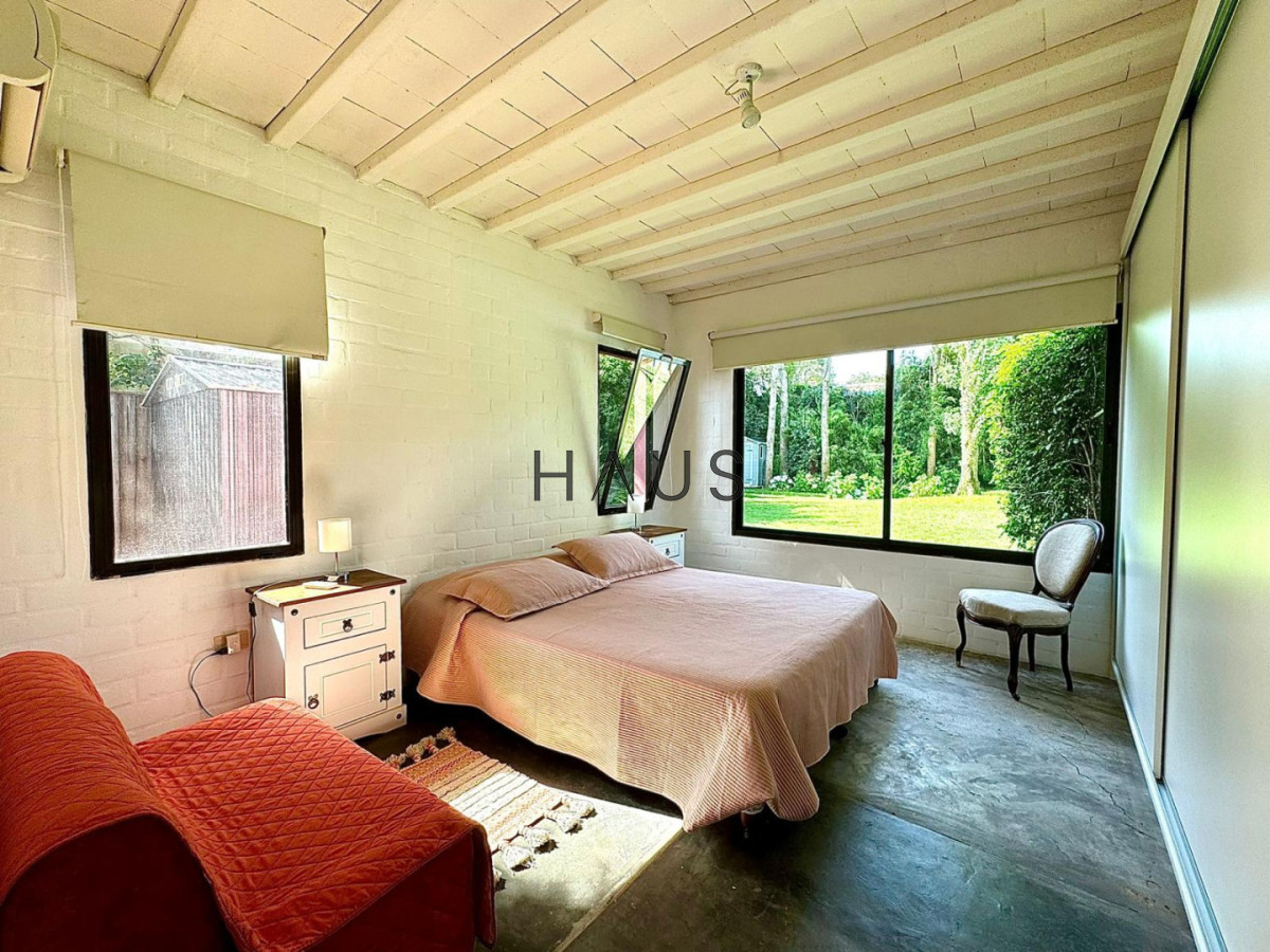 Casa ID.252 - Casa 2 dormitorios en Playa Mansa, parrillero, piscina y jacuzzi.