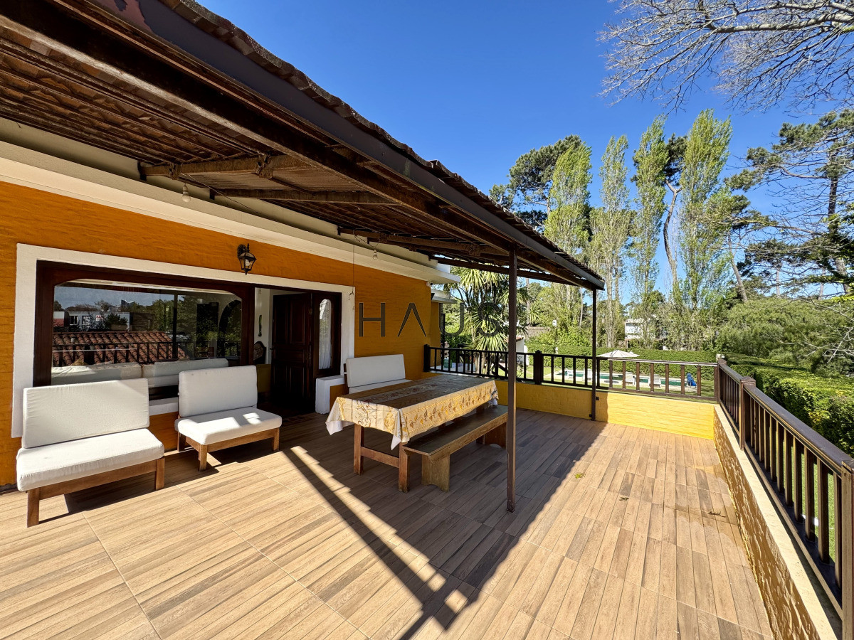 Casa ID.233 - Chalet 4 dormitorios en alquiler temporal Punta del Este
