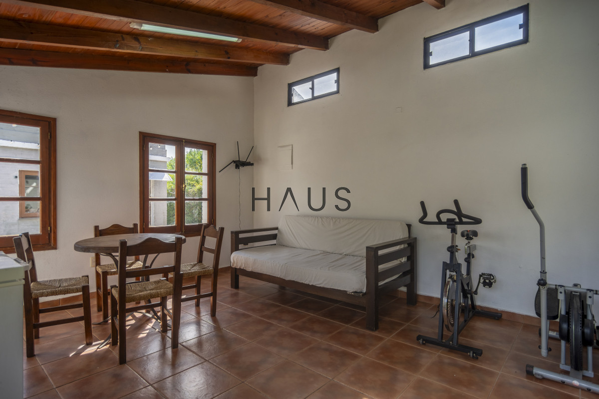 Casa ID.53 - HERMOSA CASA EN VENTA 3 DORMITORIOS+ CASA DE HUESPEDES PISCINA Y PARRILLERO