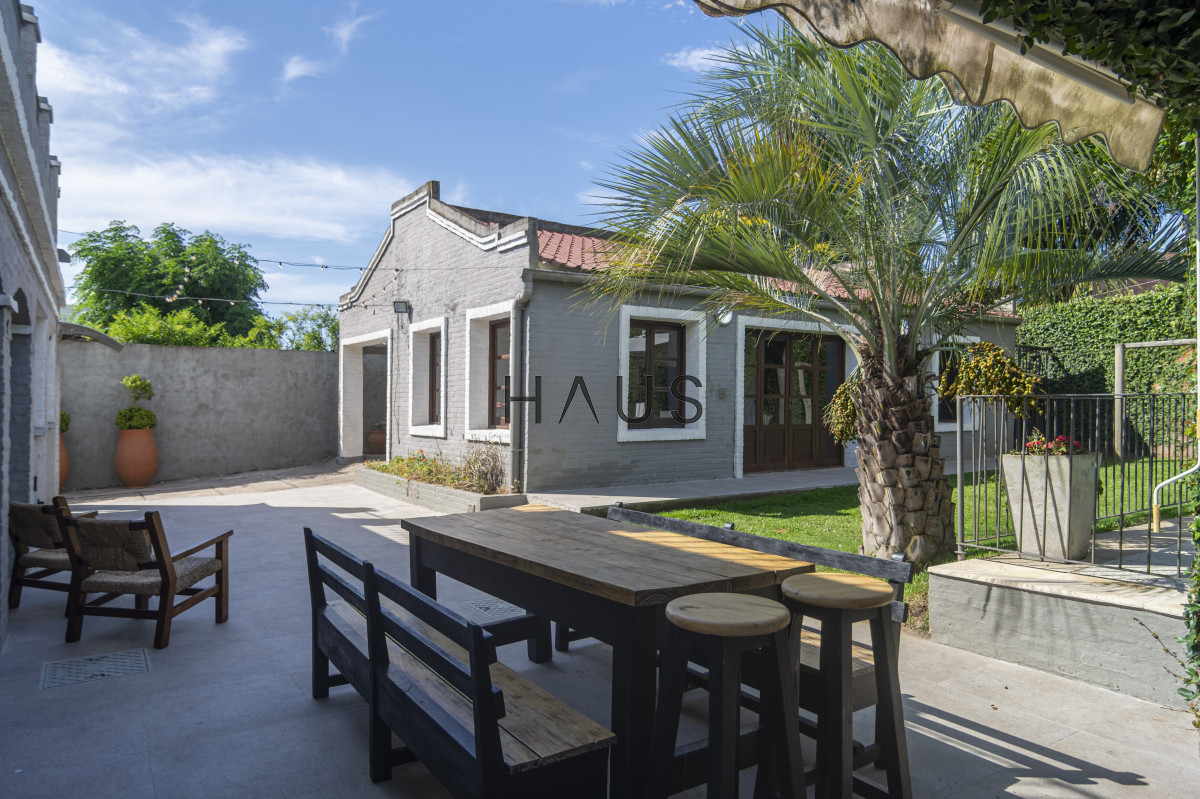 Casa ID.53 - HERMOSA CASA EN VENTA 3 DORMITORIOS+ CASA DE HUESPEDES PISCINA Y PARRILLERO