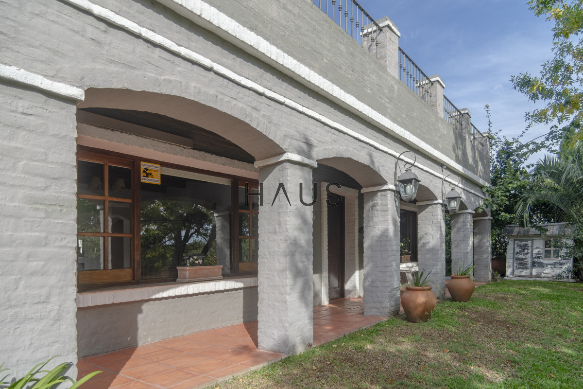 Casa ID.53 - HERMOSA CASA EN VENTA 3 DORMITORIOS+ CASA DE HUESPEDES PISCINA Y PARRILLERO