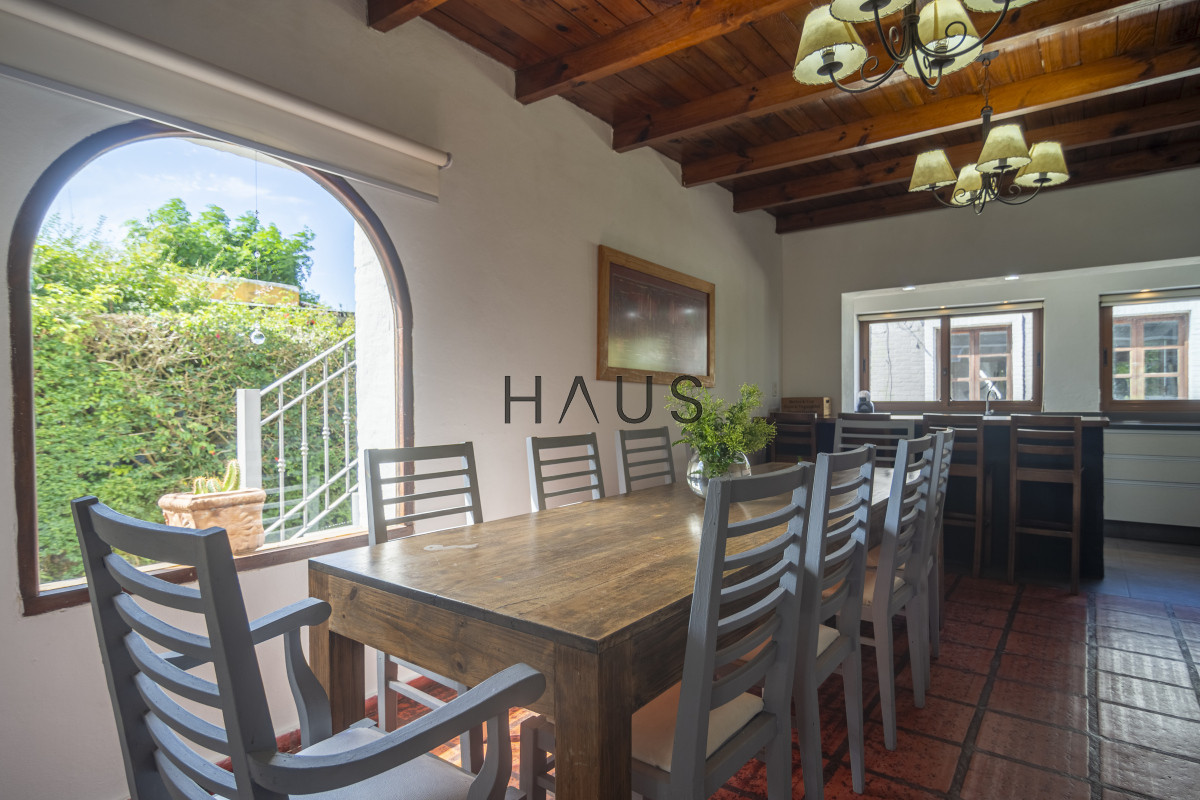 Casa ID.53 - HERMOSA CASA EN VENTA 3 DORMITORIOS+ CASA DE HUESPEDES PISCINA Y PARRILLERO