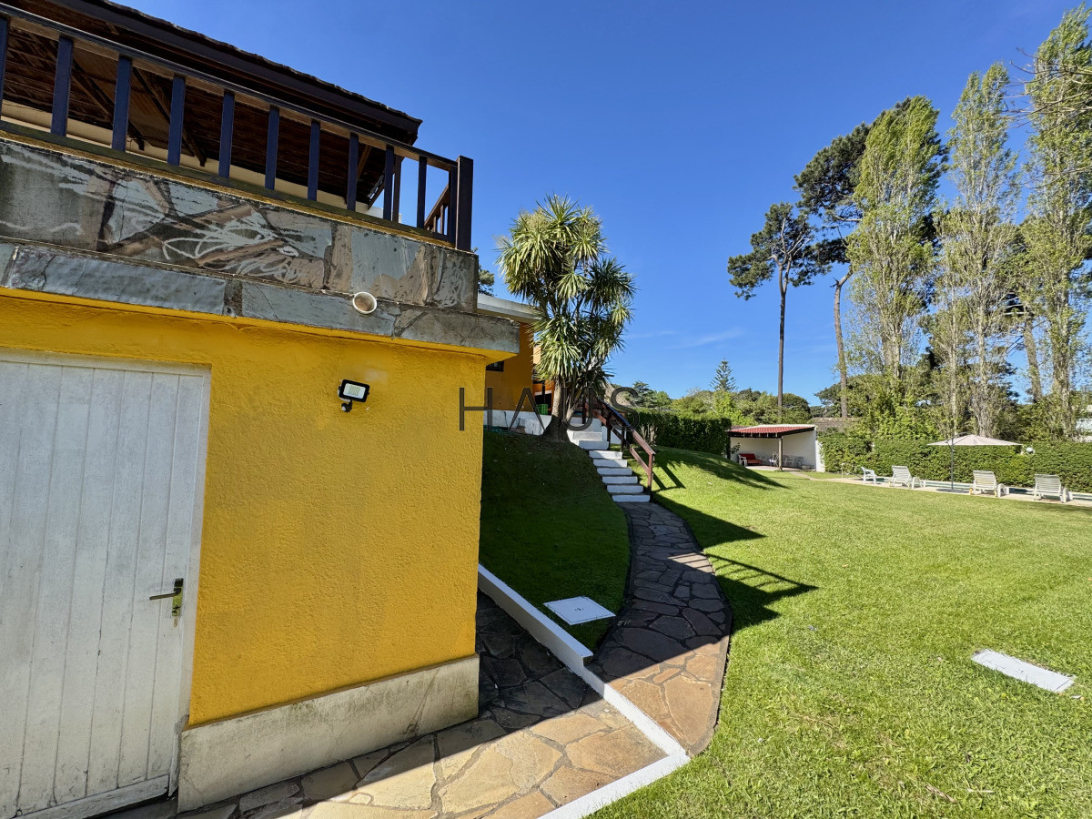 Casa ID.233 - Chalet 4 dormitorios en alquiler temporal Punta del Este