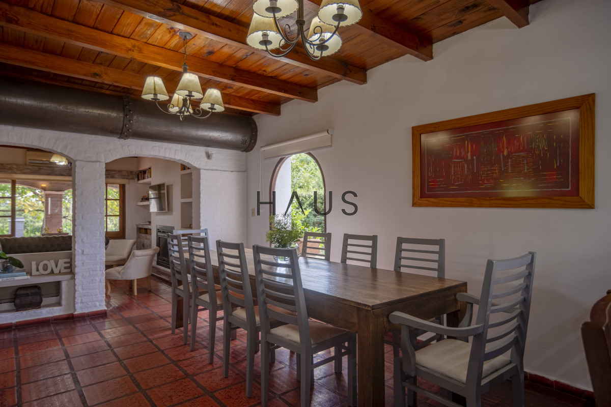 Casa ID.53 - HERMOSA CASA EN VENTA 3 DORMITORIOS+ CASA DE HUESPEDES PISCINA Y PARRILLERO