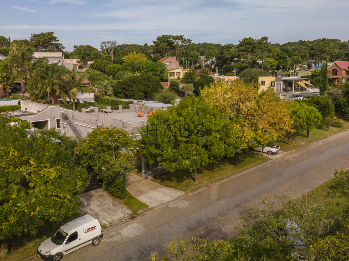 Casa ID.53 - HERMOSA CASA EN VENTA 3 DORMITORIOS+ CASA DE HUESPEDES PISCINA Y PARRILLERO