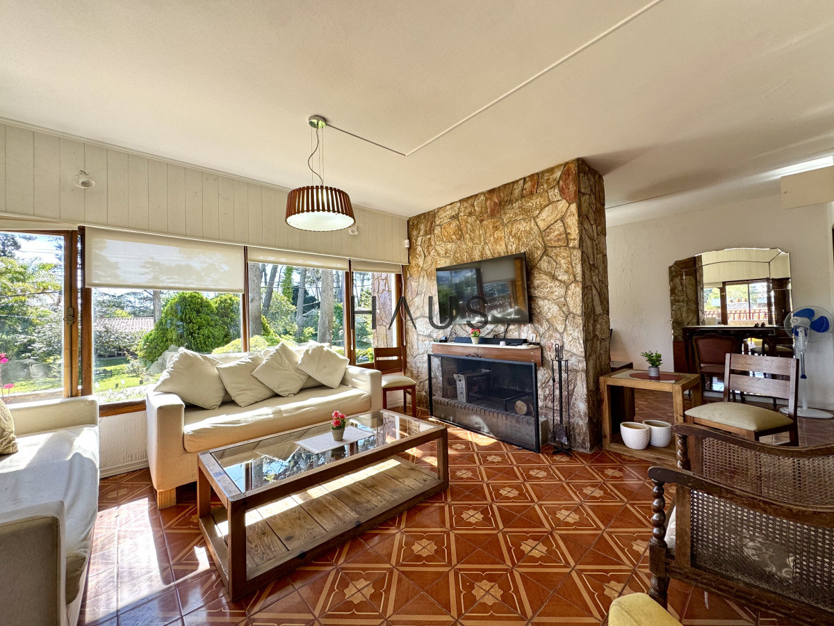 Casa ID.233 - Chalet 4 dormitorios en alquiler temporal Punta del Este