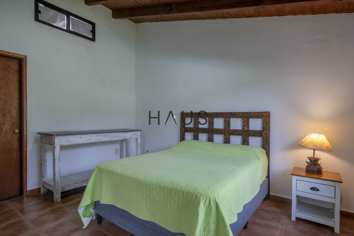 Casa ID.53 - HERMOSA CASA EN VENTA 3 DORMITORIOS+ CASA DE HUESPEDES PISCINA Y PARRILLERO
