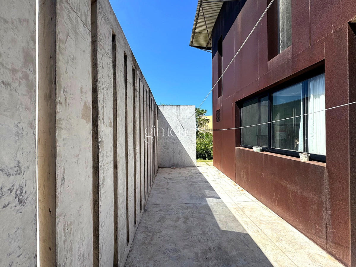 Casa ID.971 - Casa en venta 6 Dormitorios en Punta piedras Manantiales - Punta del Este