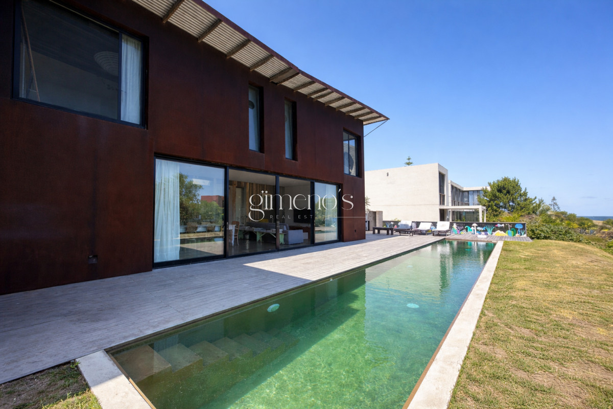 Casa ID.971 - Casa en venta 6 Dormitorios en Punta piedras Manantiales - Punta del Este