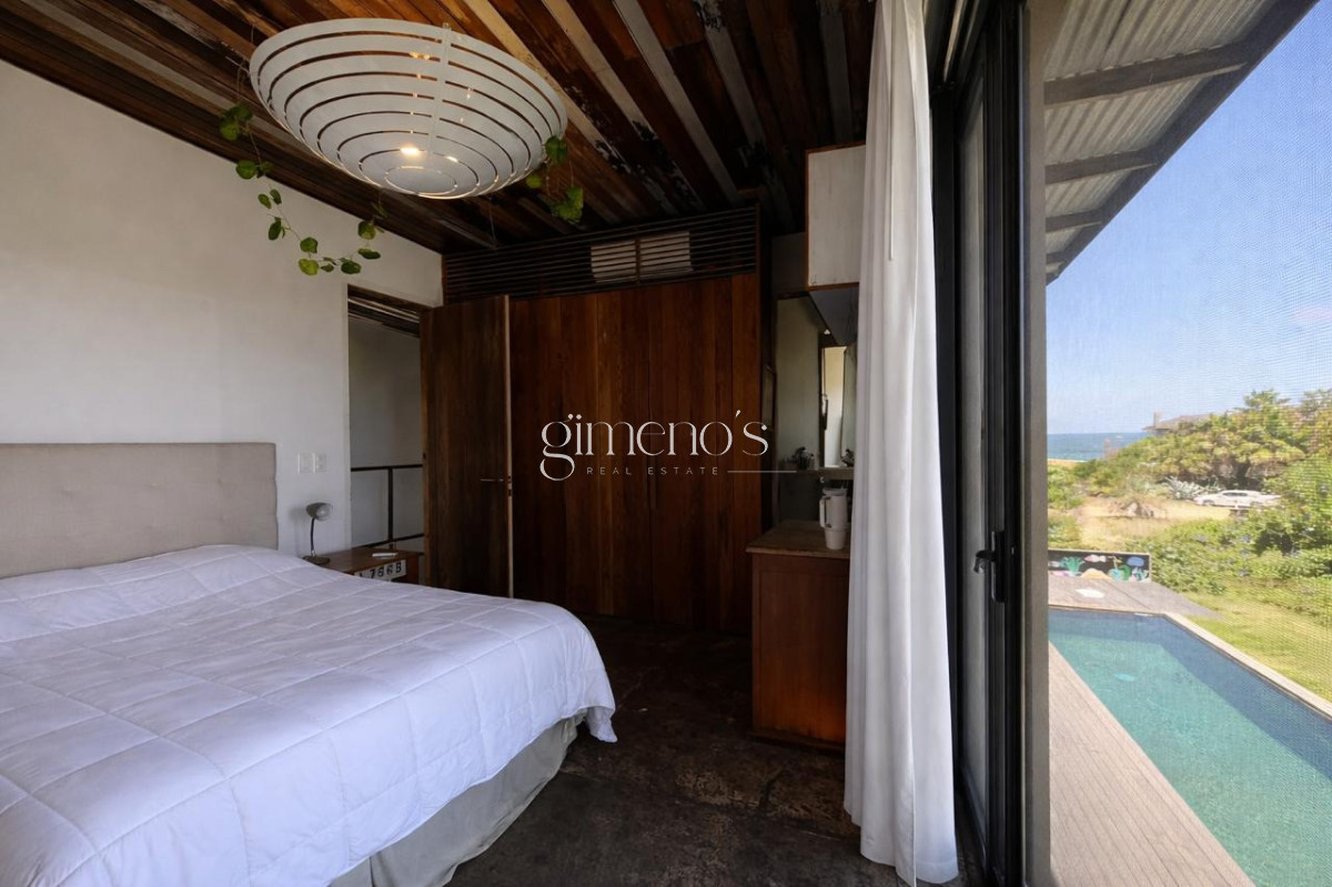 Casa ID.971 - Casa en venta 6 Dormitorios en Punta piedras Manantiales - Punta del Este