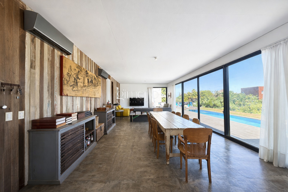 Casa ID.971 - Casa en venta 6 Dormitorios en Punta piedras Manantiales - Punta del Este