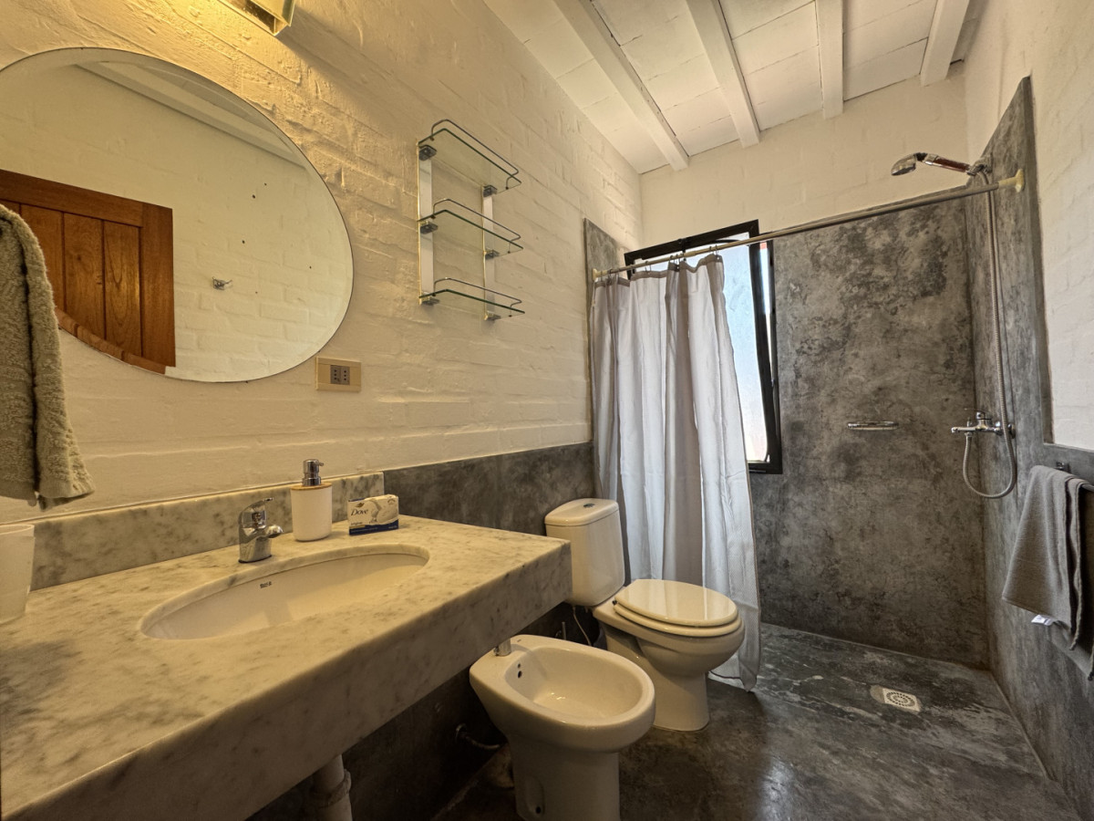 Casa ID.56 - Casa 2 dormitorios en Playa Mansa, parrillero, piscina y jacuzzi.