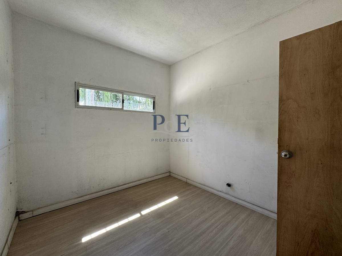 Galpón en Lussich - 654 m² en esquina con doble entrada de camión - Imagen 8