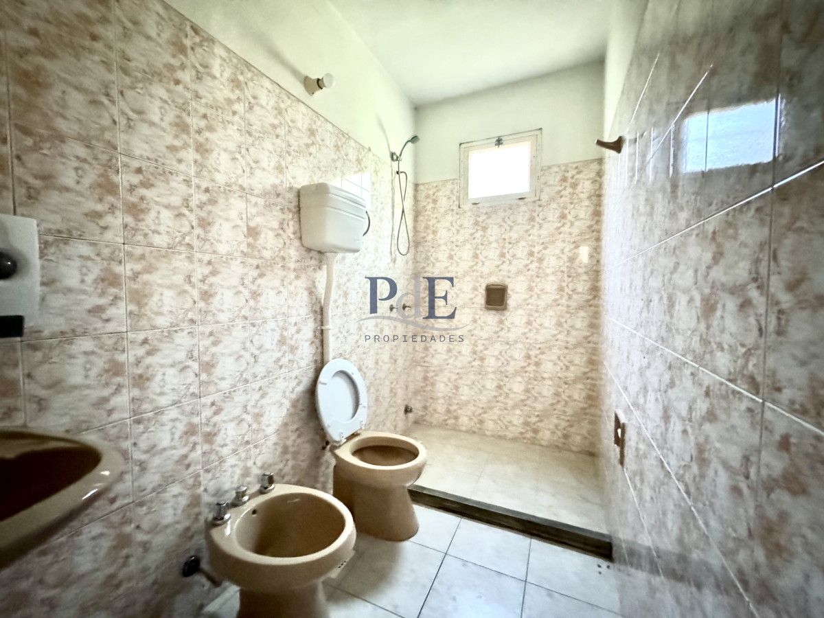 Galpón en Lussich - 654 m² en esquina con doble entrada de camión - Imagen 13