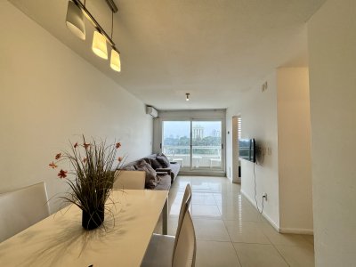 Depto 1 dormitorio con balcón zona Shopping Punta del Este