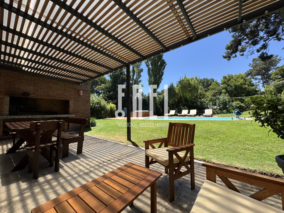 Casa ID.637 - Casa 2 dormitorios en Pinares, parrillero, piscina y jacuzzi.