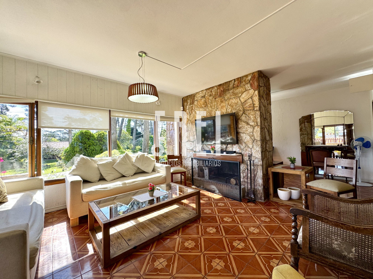 Casa ID.621 - Chalet 4 dormitorios en alquiler temporal Punta del Este