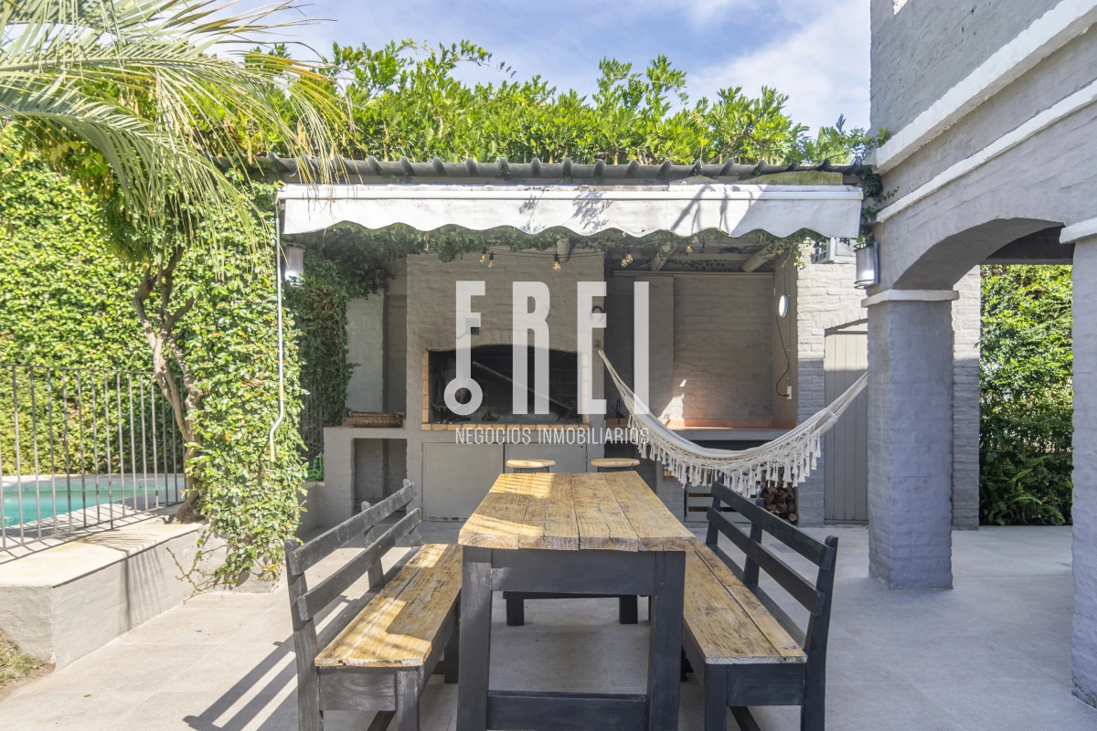 Casa ID.88 - HERMOSA CASA EN VENTA 3 DORMITORIOS+ CASA DE HUESPEDES PISCINA Y PARRILLERO