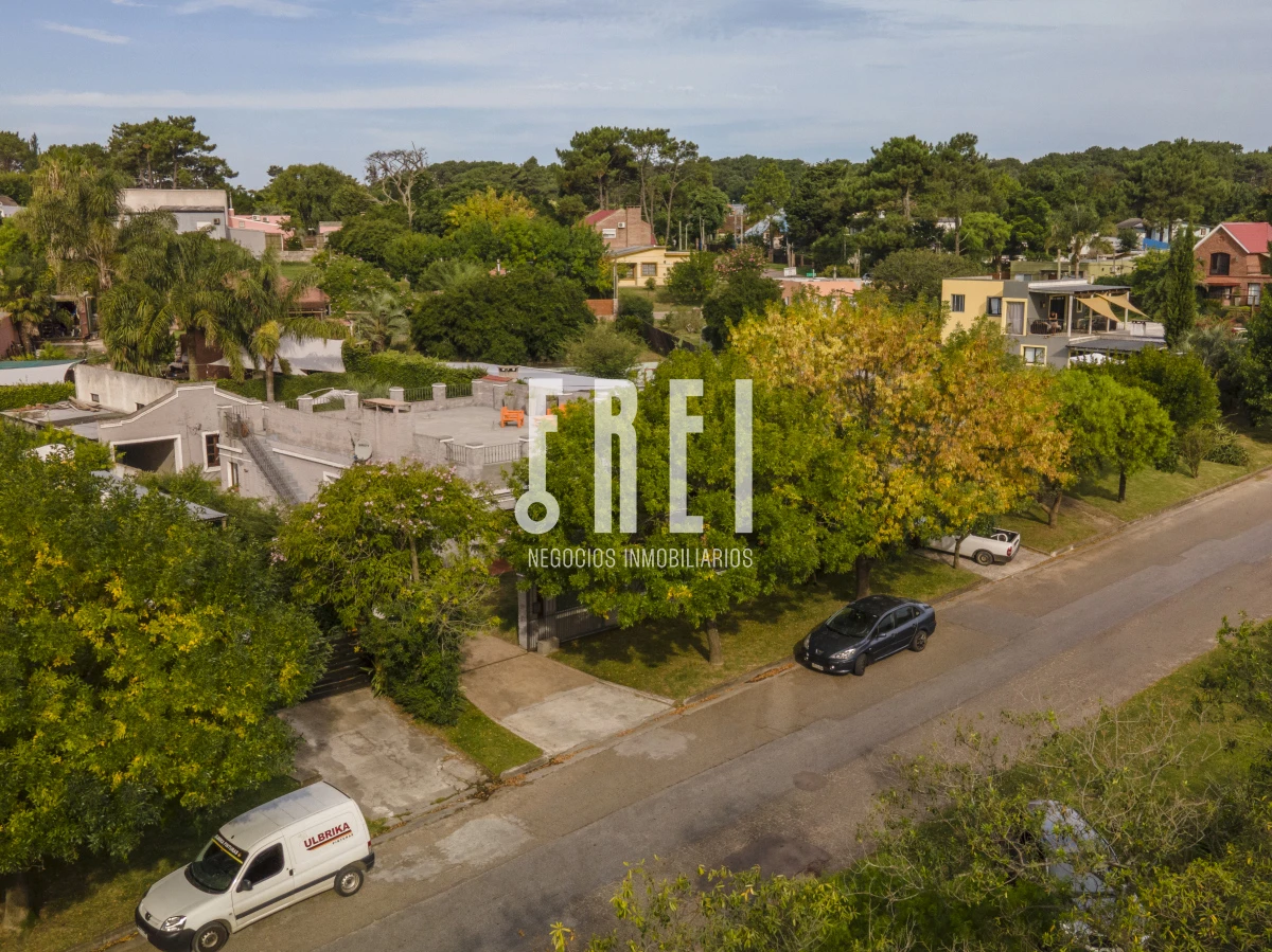 Casa ID.88 - HERMOSA CASA EN VENTA 3 DORMITORIOS+ CASA DE HUESPEDES PISCINA Y PARRILLERO