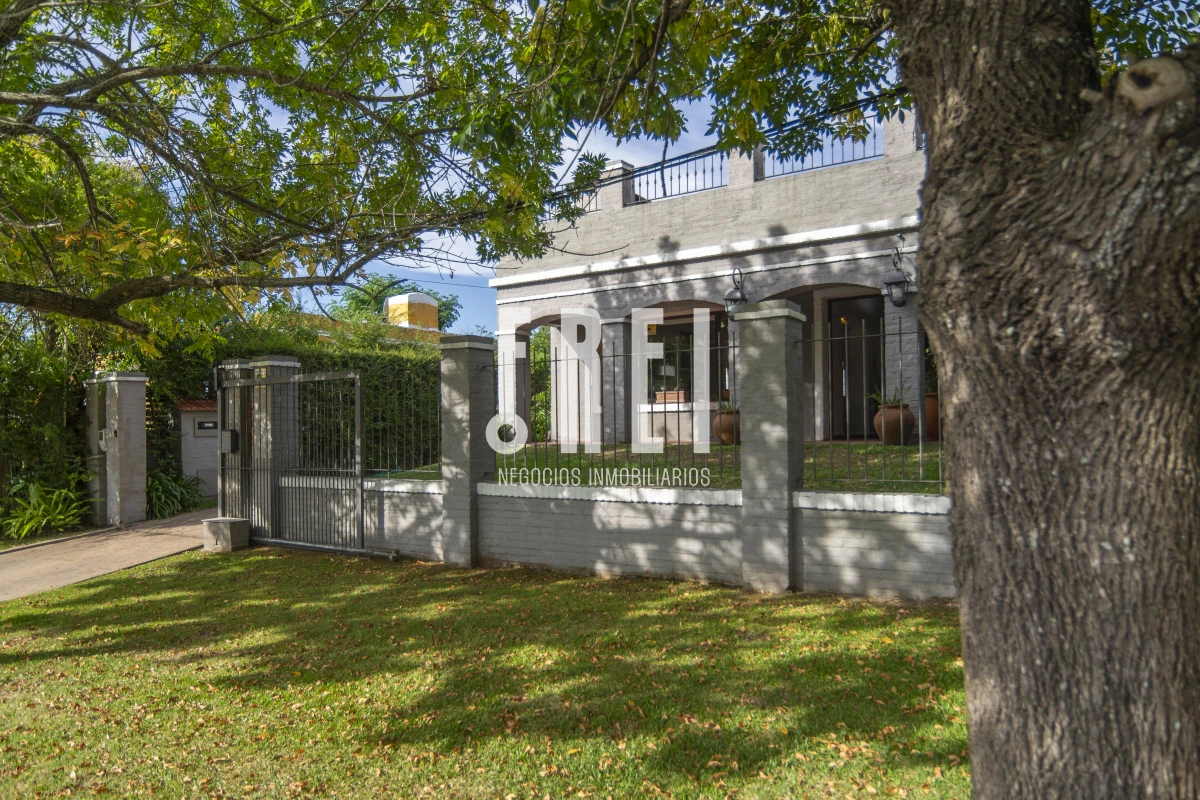 Casa ID.88 - HERMOSA CASA EN VENTA 3 DORMITORIOS+ CASA DE HUESPEDES PISCINA Y PARRILLERO