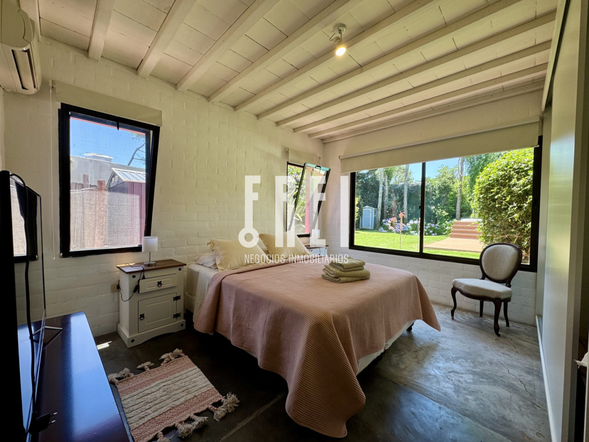 Casa ID.637 - Casa 2 dormitorios en Pinares, parrillero, piscina y jacuzzi.